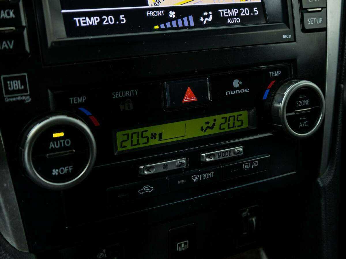 Б/У Тойота Камри 2013 года. Фото: #15