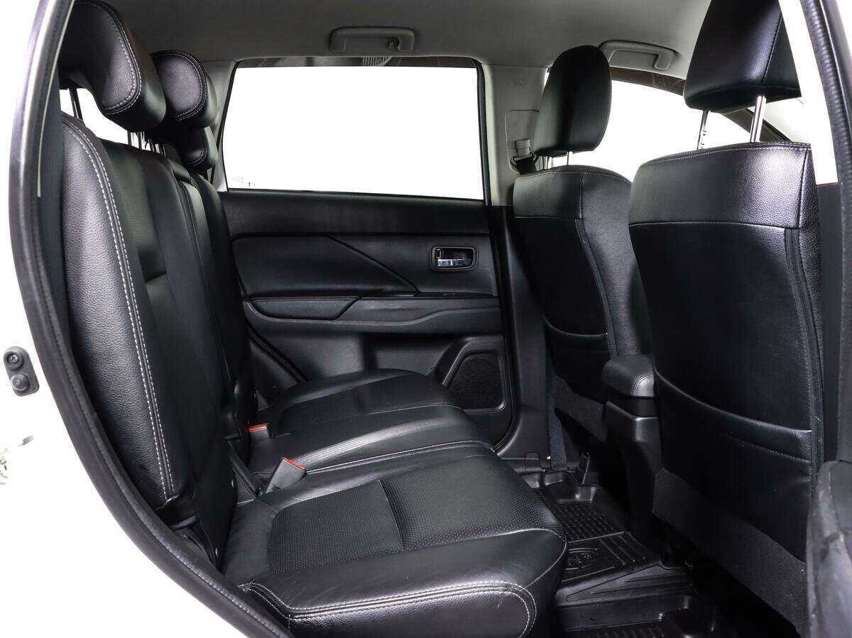 Б/У Митсубиши Оутлэндер 2018 года. Фото: #14