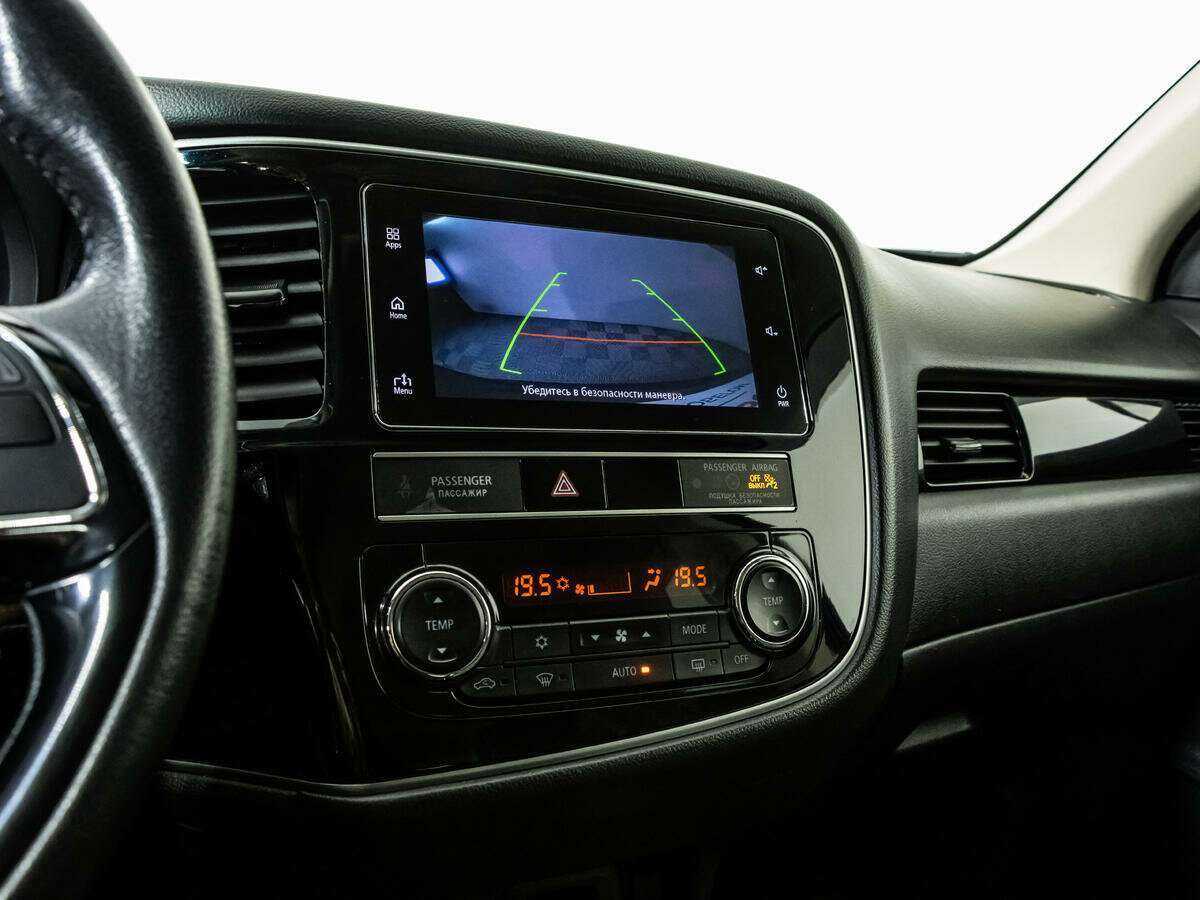 Б/У Митсубиши Оутлэндер 2019 года. Фото: #11