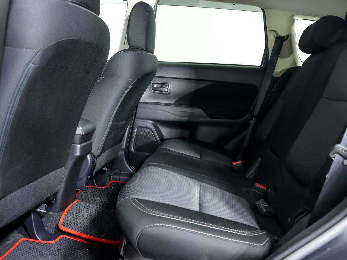 Б/У Митсубиши Оутлэндер 2019 года. Фото: #10