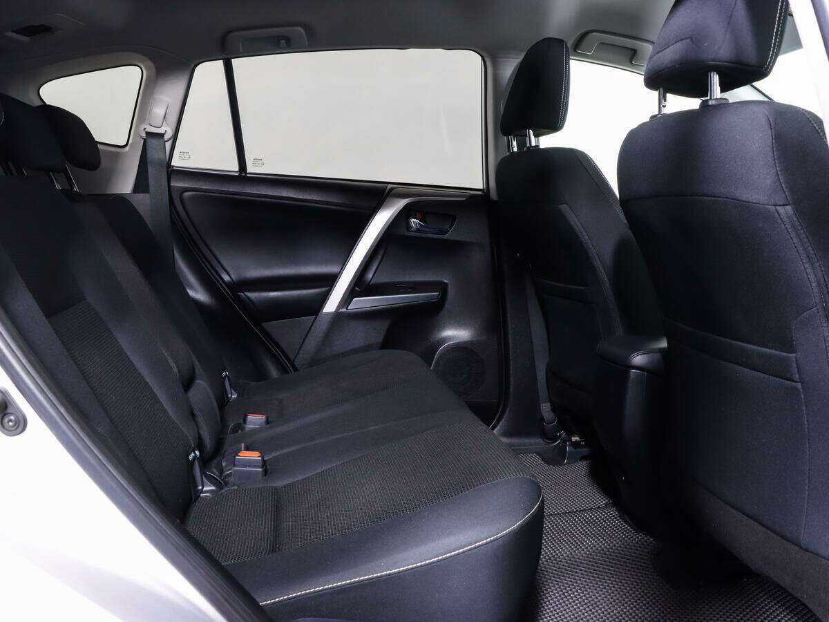 Б/У Тойота Рав4 2017 года. Фото: #12