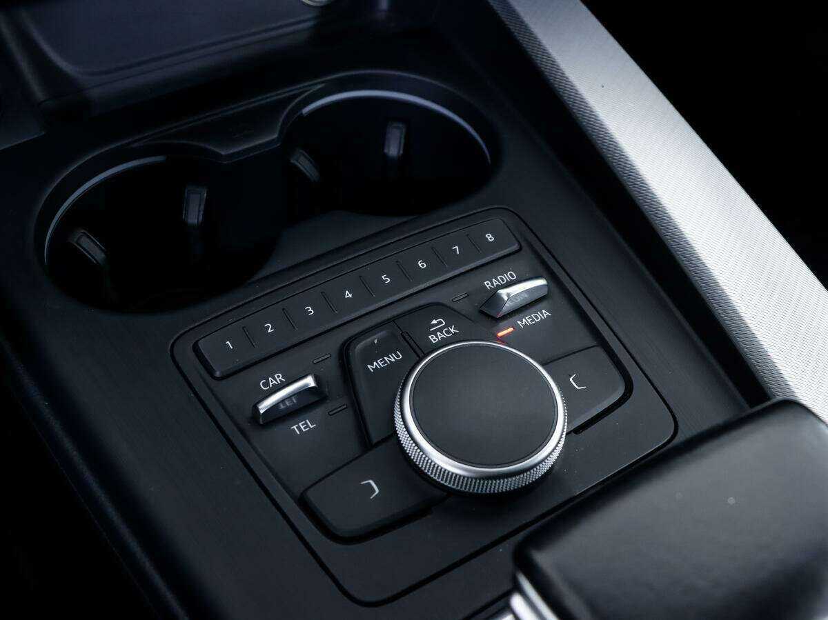 Б/У Ауди А4 2015 года. Фото: #10