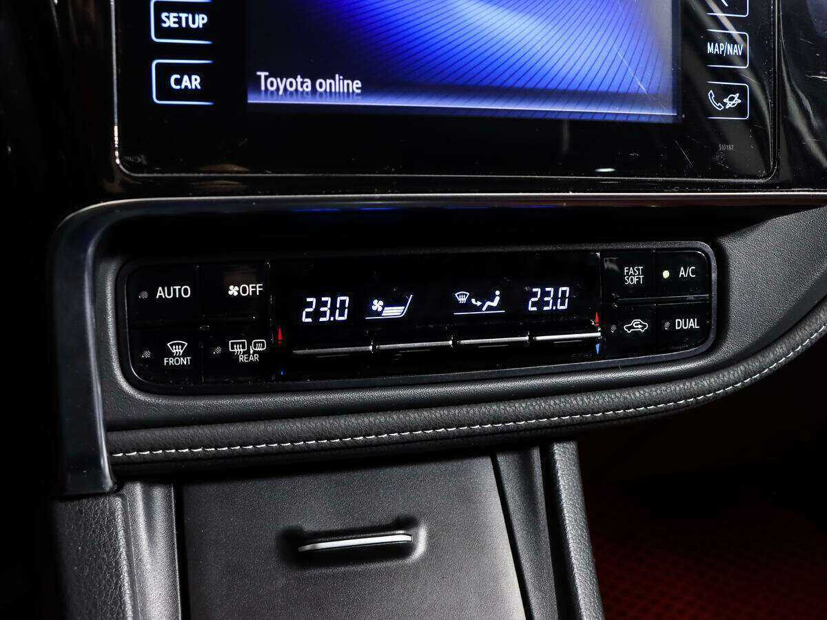 Б/У Тойота Королла 2018 года. Фото: #15