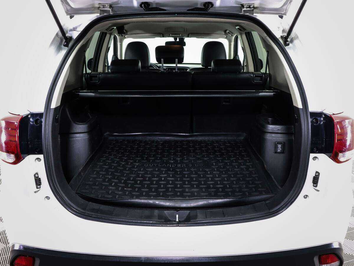 Б/У Митсубиши Оутлэндер 2017 года. Фото: #10