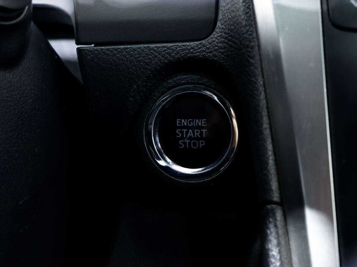 Б/У Тойота Камри 2017 года. Фото: #12