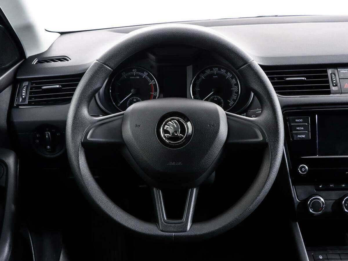 Б/У Шкода Октавия 2018 года. Фото: #9