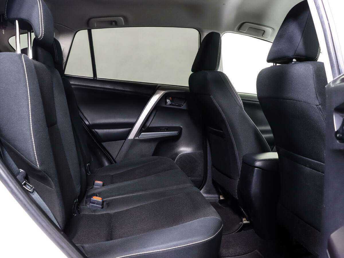 Б/У Тойота Рав4 2015 года. Фото: #9