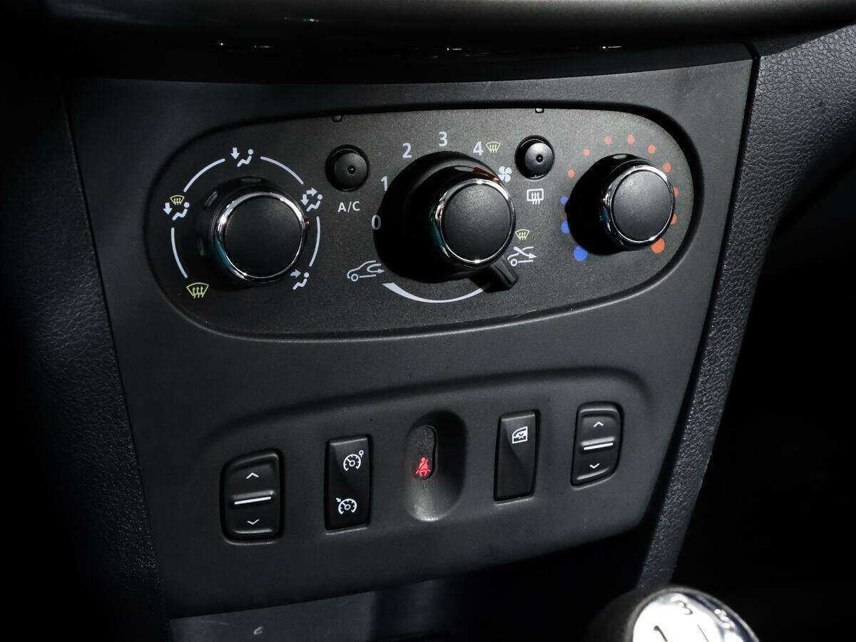 Б/У Рено Логан 2017 года. Фото: #12