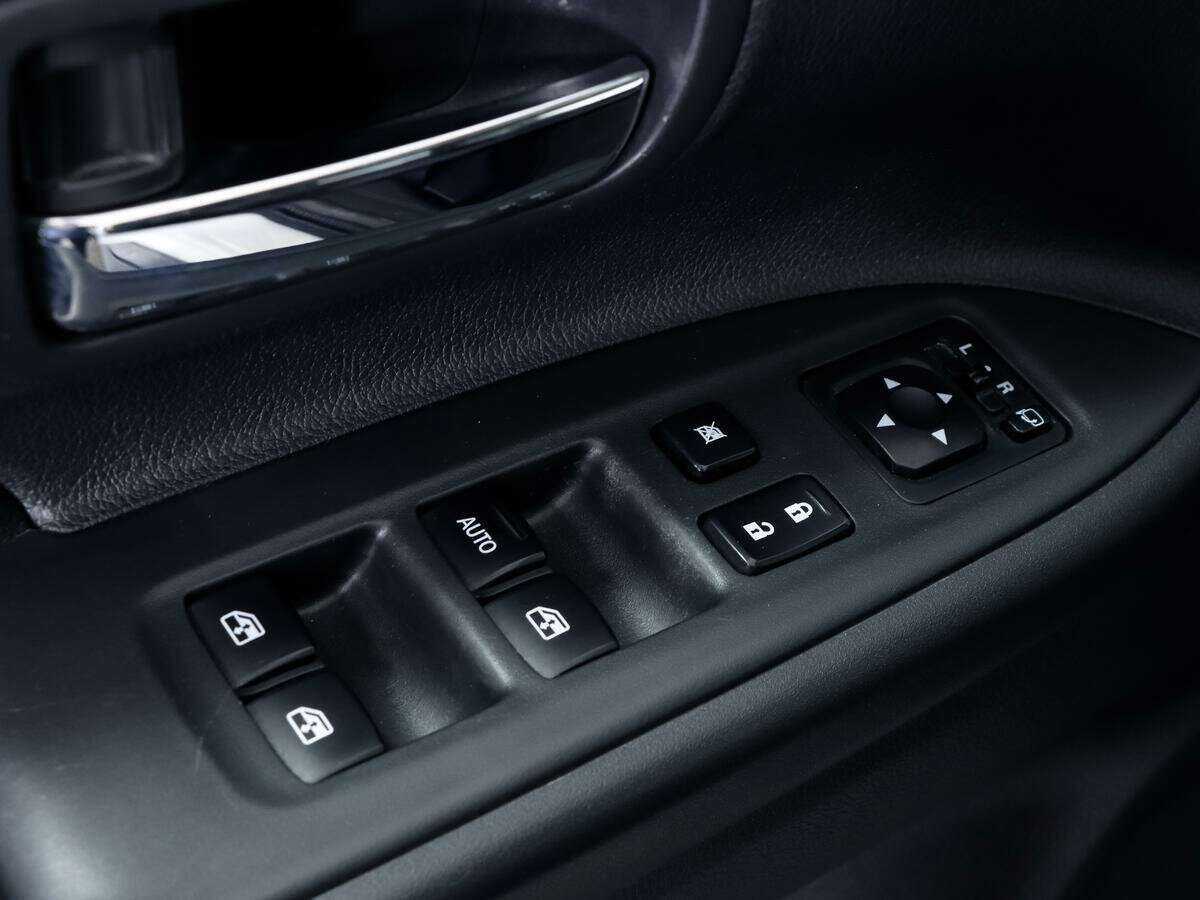 Б/У Митсубиши Оутлэндер 2015 года. Фото: #12