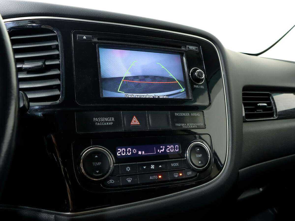 Б/У Митсубиши Оутлэндер 2015 года. Фото: #13