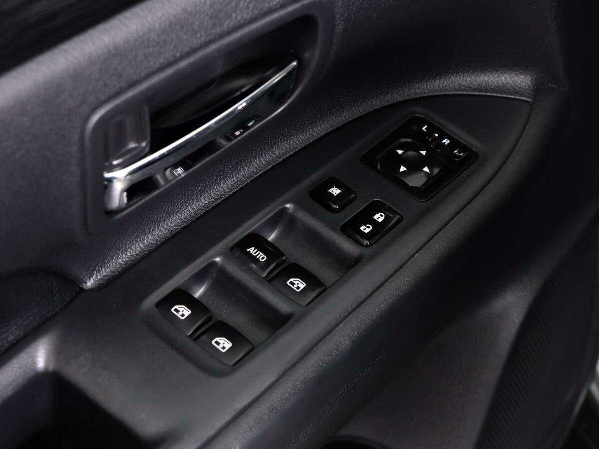 Б/У Митсубиши Оутлэндер 2016 года. Фото: #16