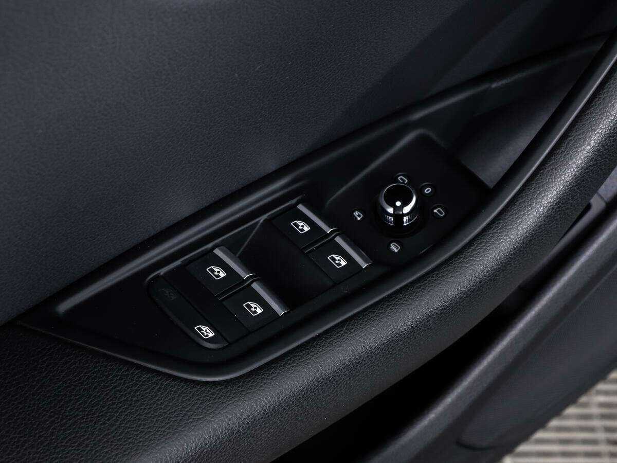 Б/У Ауди А4 2017 года. Фото: #15