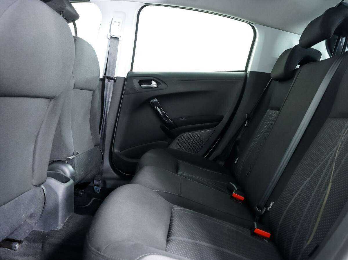 Б/У Пежо 208 2013 года. Фото: #10