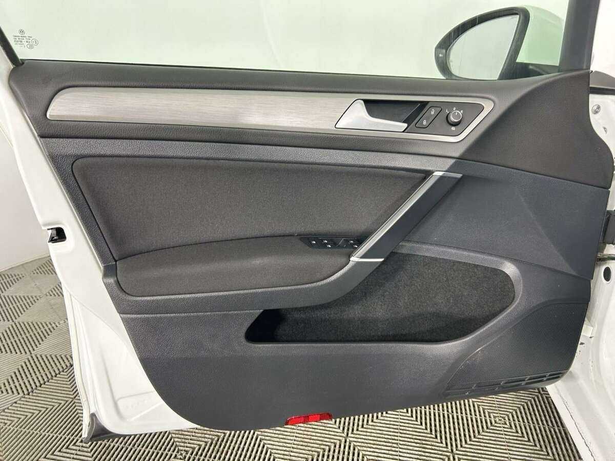 Б/У Фольксваген Гольф 2015 года. Фото: #7