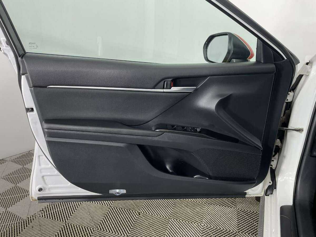 Б/У Тойота Камри 2021 года. Фото: #7