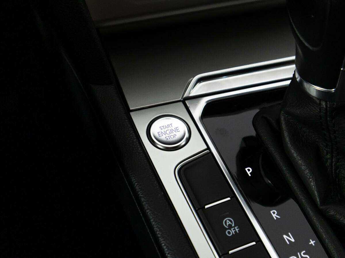 Б/У Фольксваген Пассат 2017 года. Фото: #16