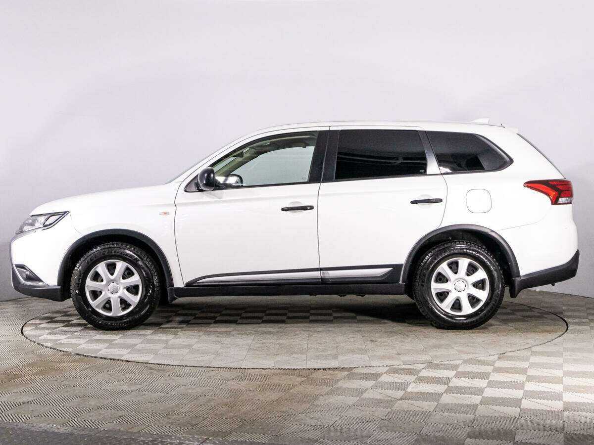 Б/У Митсубиши Оутлэндер 2019 года. Фото: #7