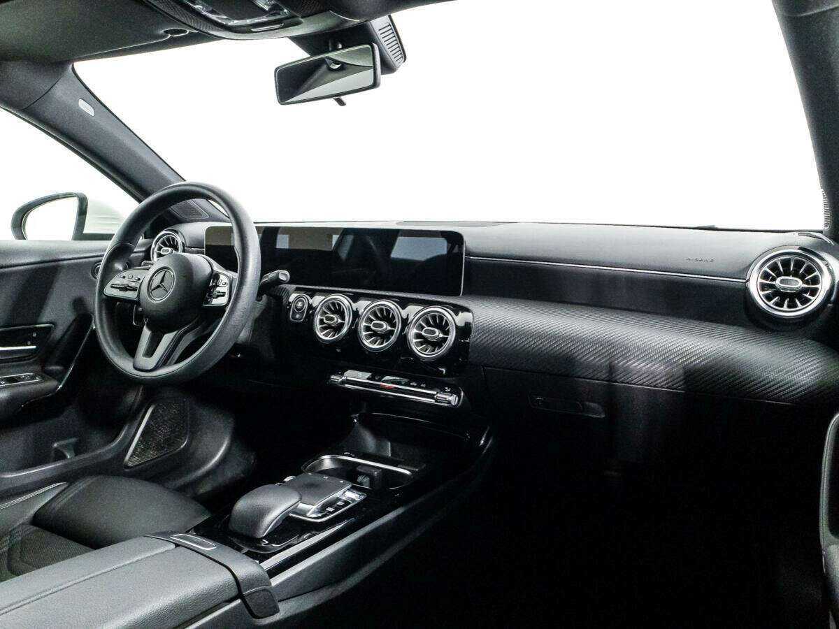 Б/У Мерседес-Бенц А-Класс 2018 года. Фото: #8