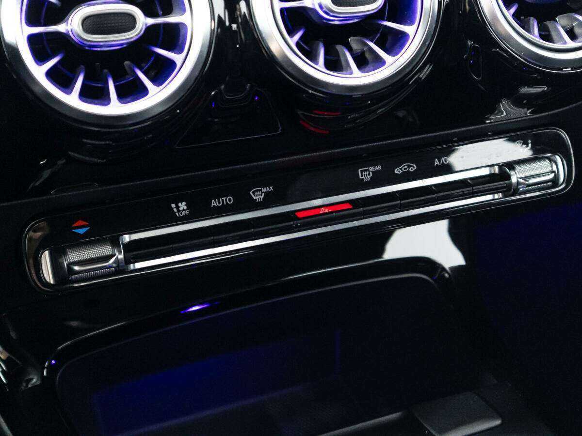 Б/У Мерседес-Бенц А-Класс 2018 года. Фото: #14