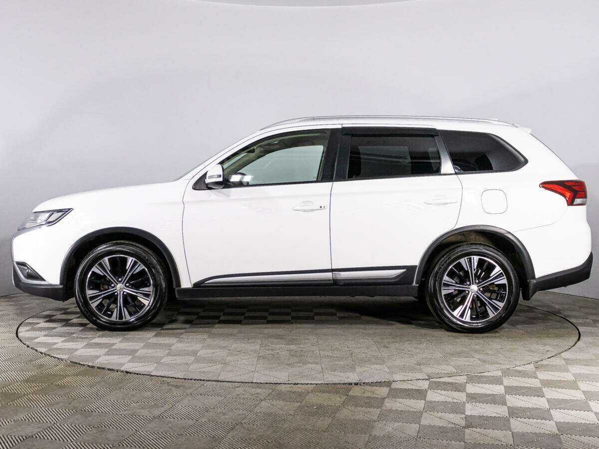 Б/У Митсубиши Оутлэндер 2019 года. Фото: #7