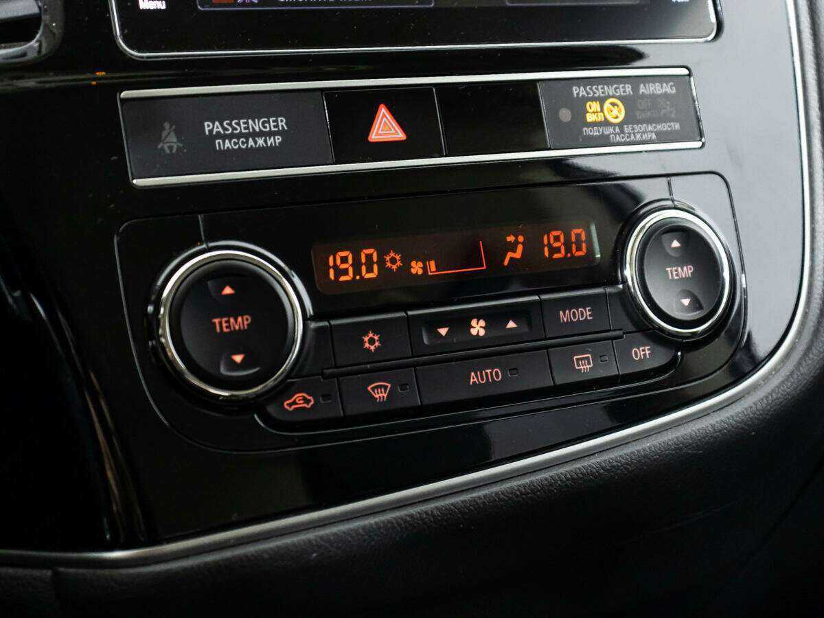 Б/У Митсубиши Оутлэндер 2019 года. Фото: #16