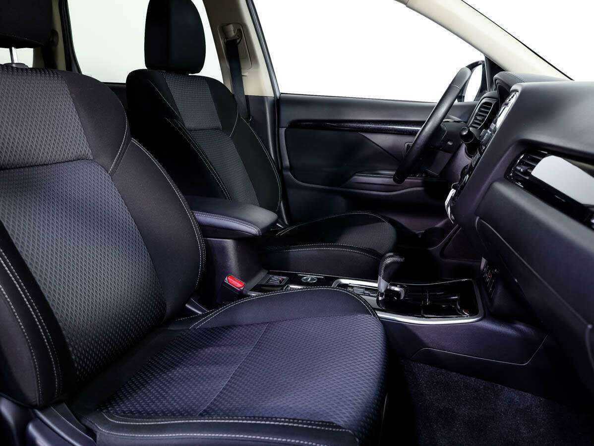 Б/У Митсубиши Оутлэндер 2018 года. Фото: #11