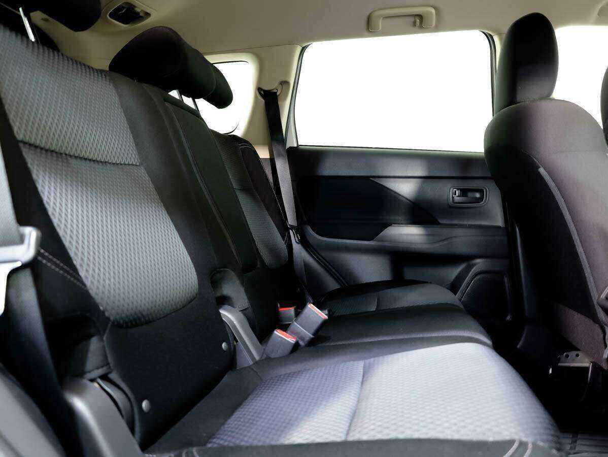 Б/У Митсубиши Оутлэндер 2018 года. Фото: #12