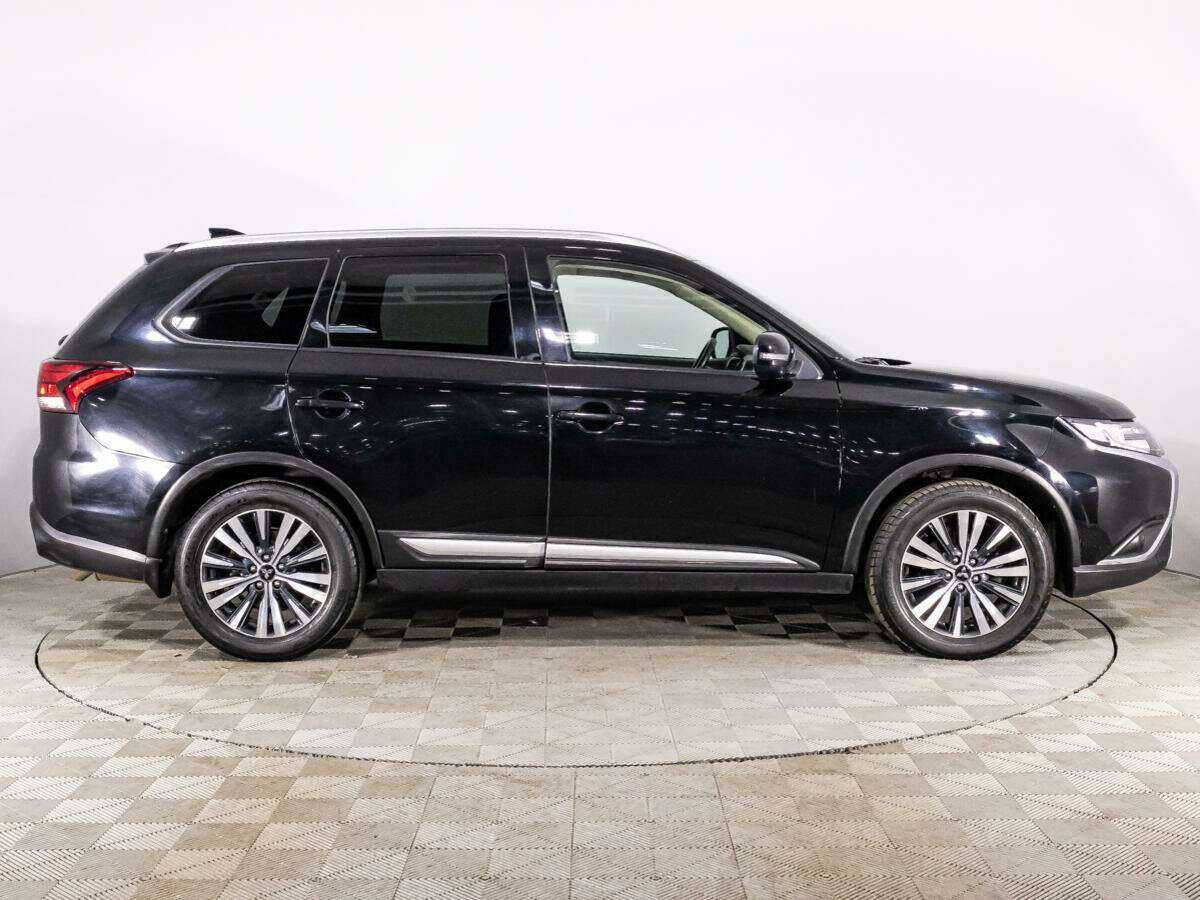 Б/У Митсубиши Оутлэндер 2020 года. Фото: #3