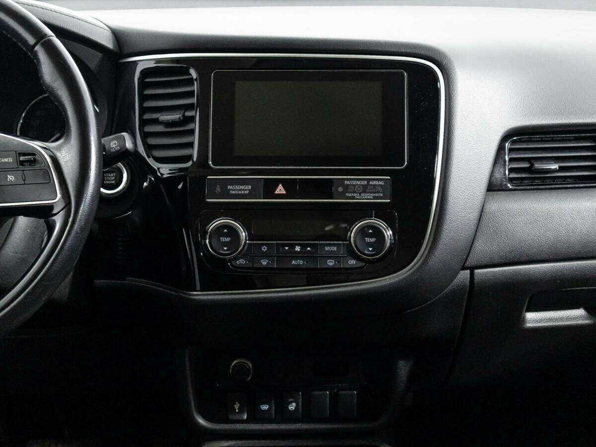 Б/У Митсубиши Оутлэндер 2020 года. Фото: #13