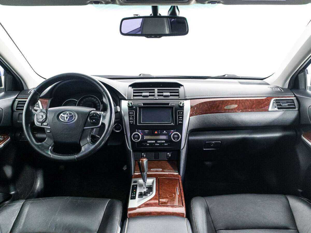 Б/У Тойота Камри 2013 года. Фото: #12