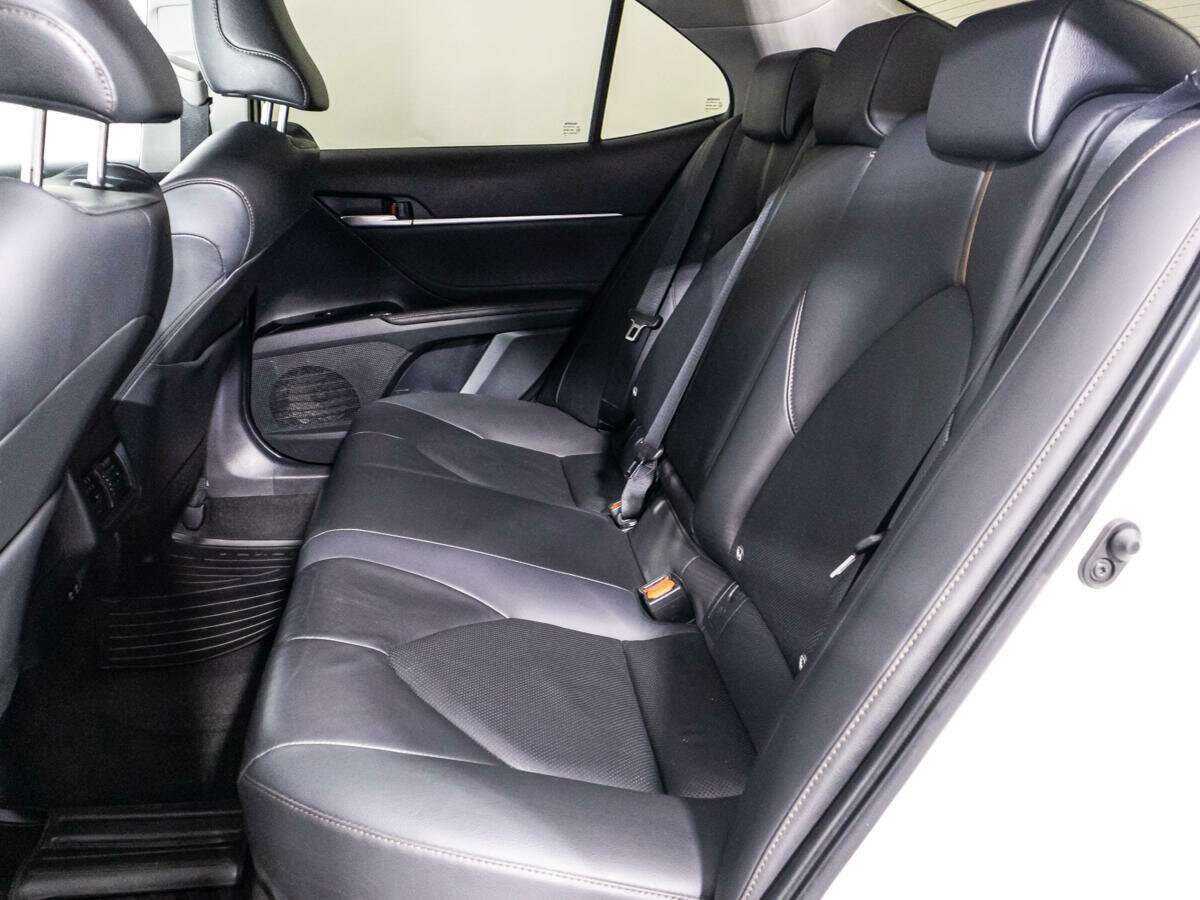 Б/У Тойота Камри 2019 года. Фото: #9