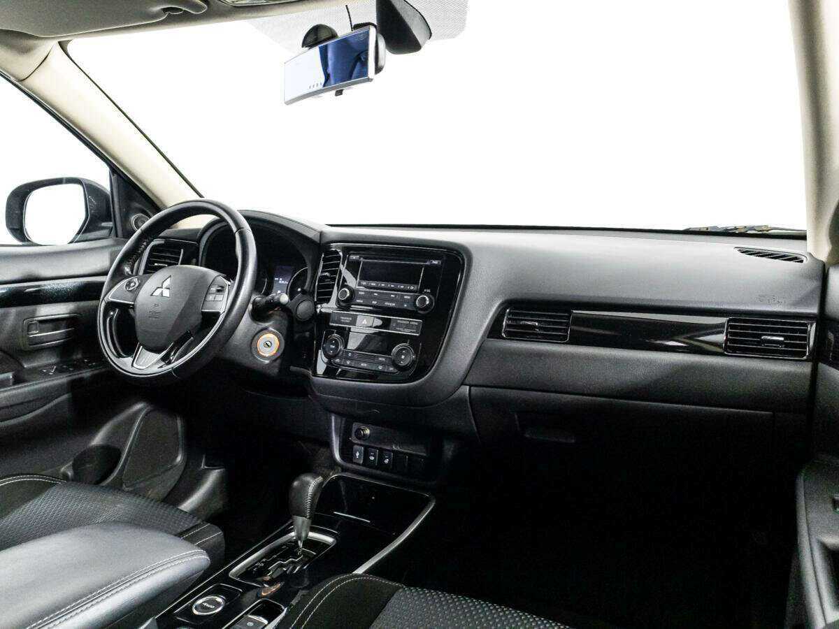 Б/У Митсубиши Оутлэндер 2019 года. Фото: #8