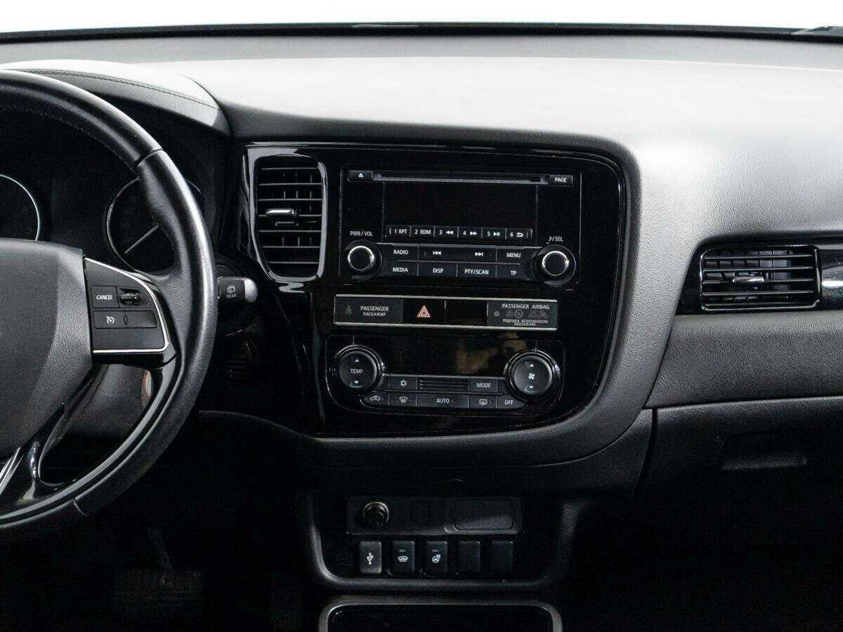 Б/У Митсубиши Оутлэндер 2019 года. Фото: #13