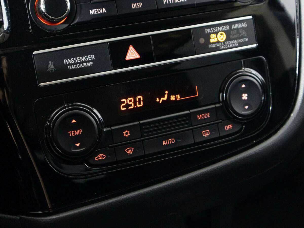 Б/У Митсубиши Оутлэндер 2019 года. Фото: #15