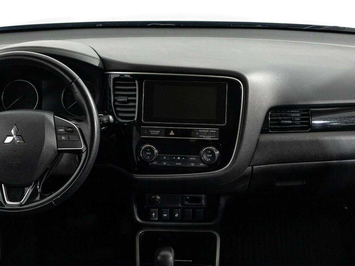 Б/У Митсубиши Оутлэндер 2019 года. Фото: #13