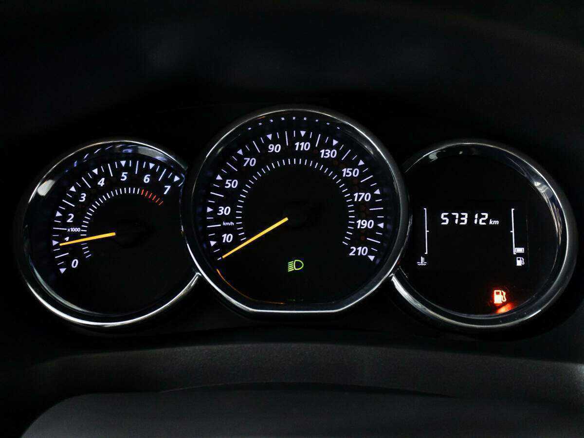 Б/У Рено Сандеро 2018 года. Фото: #11