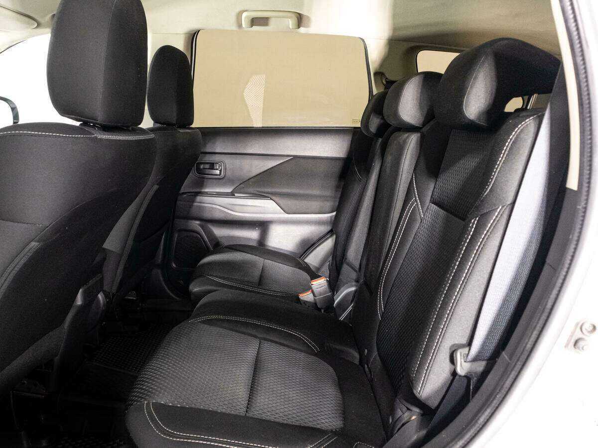 Б/У Митсубиши Оутлэндер 2020 года. Фото: #9