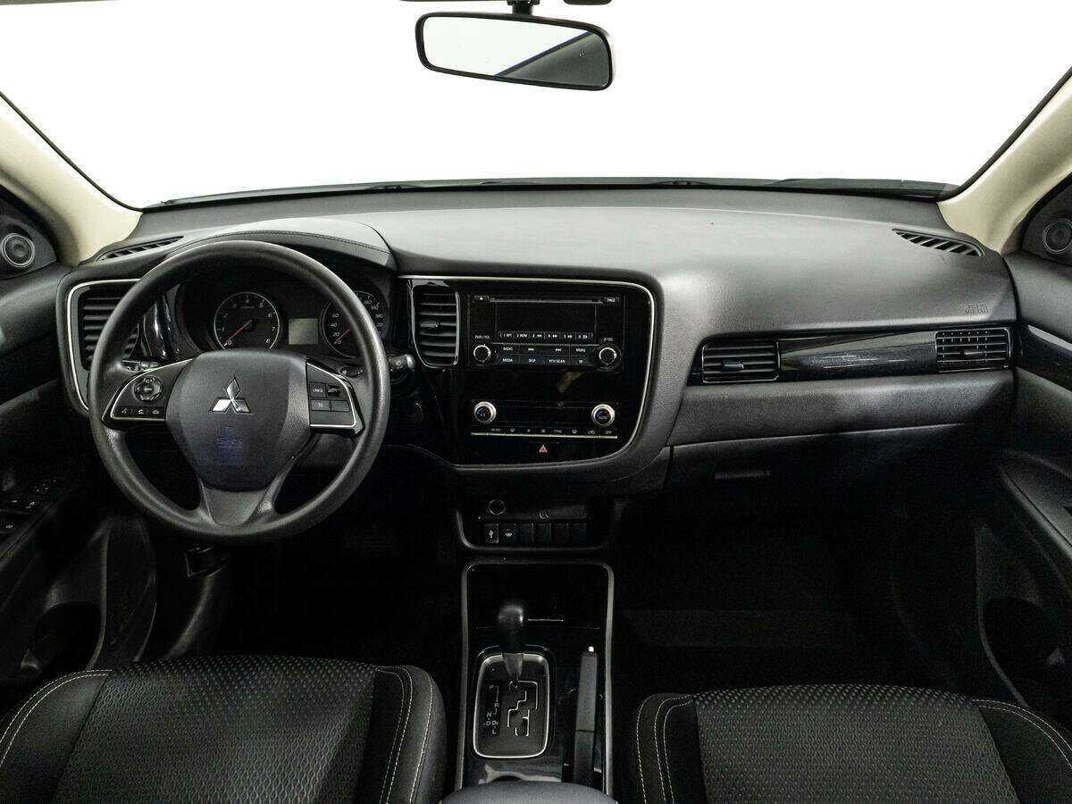 Б/У Митсубиши Оутлэндер 2020 года. Фото: #12
