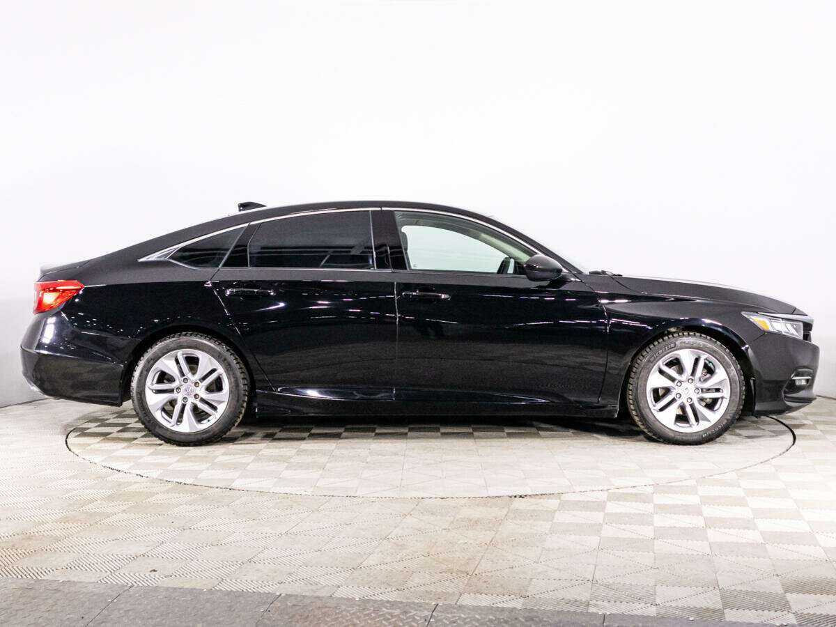 Б/У Хонда Аккорд 2018 года. Фото: #3