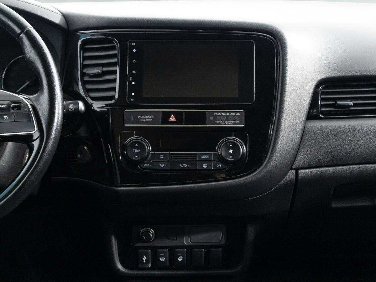 Б/У Митсубиши Оутлэндер 2019 года. Фото: #13