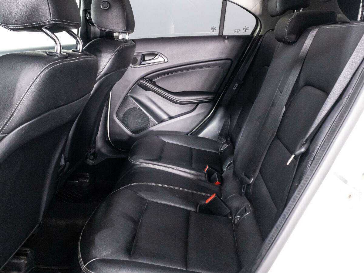 Б/У Мерседес-Бенц А-Класс 2016 года. Фото: #9