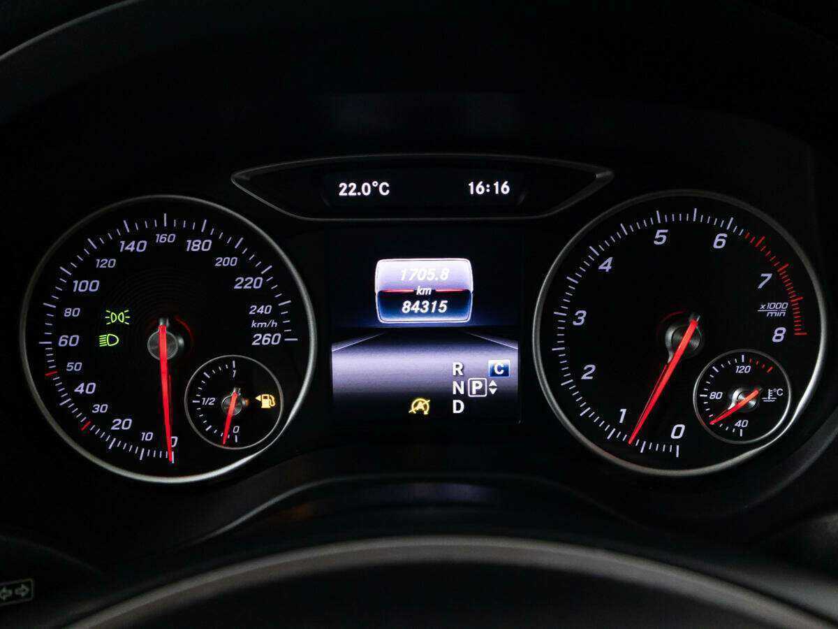 Б/У Мерседес-Бенц А-Класс 2016 года. Фото: #11