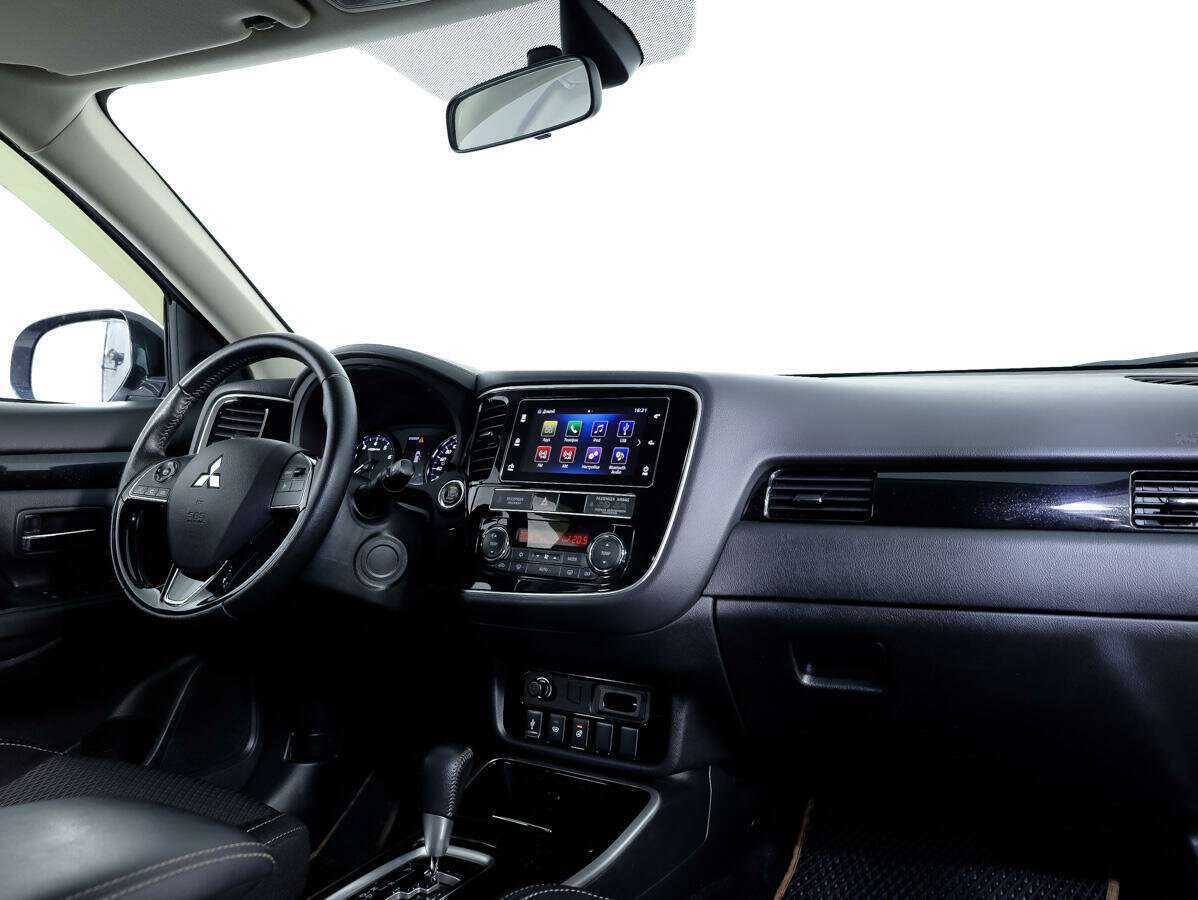 Б/У Митсубиши Оутлэндер 2018 года. Фото: #8