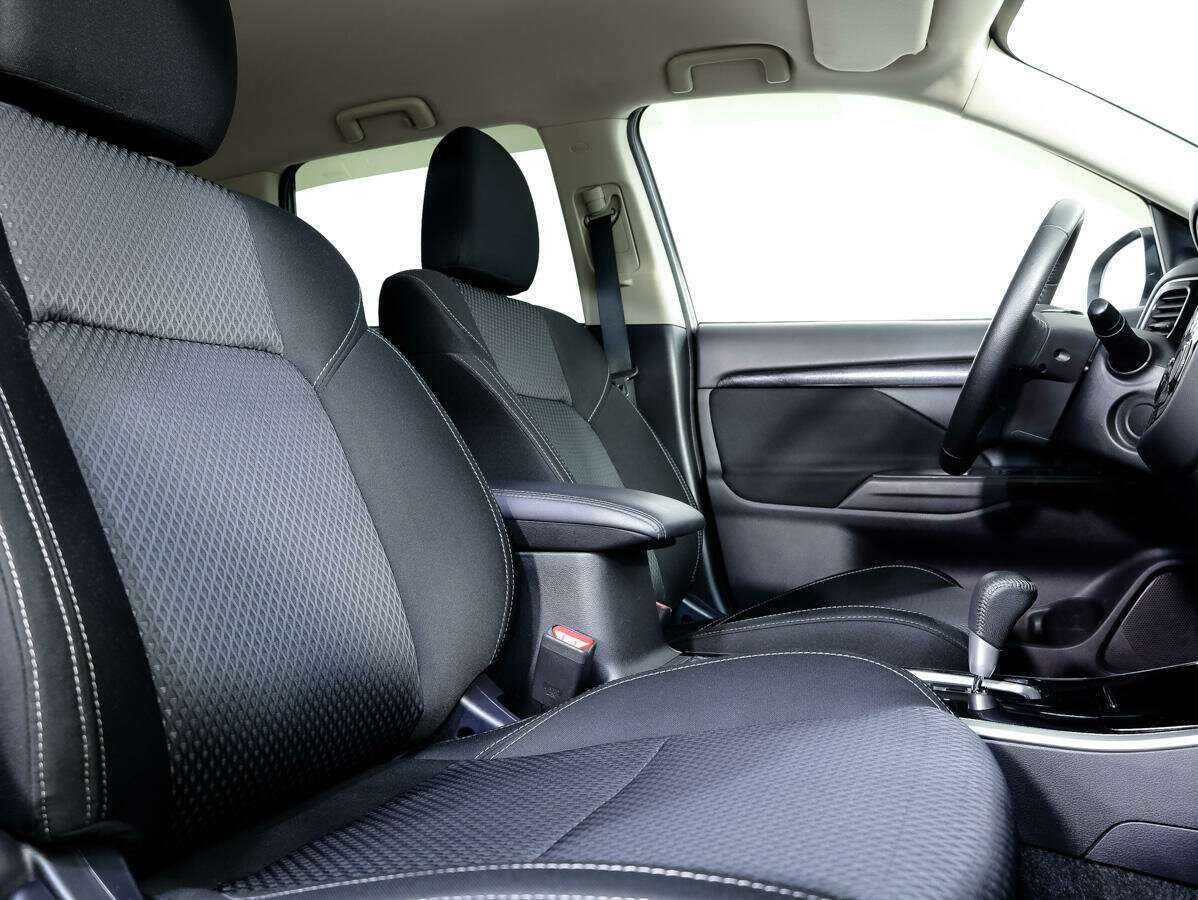 Б/У Митсубиши Оутлэндер 2018 года. Фото: #11