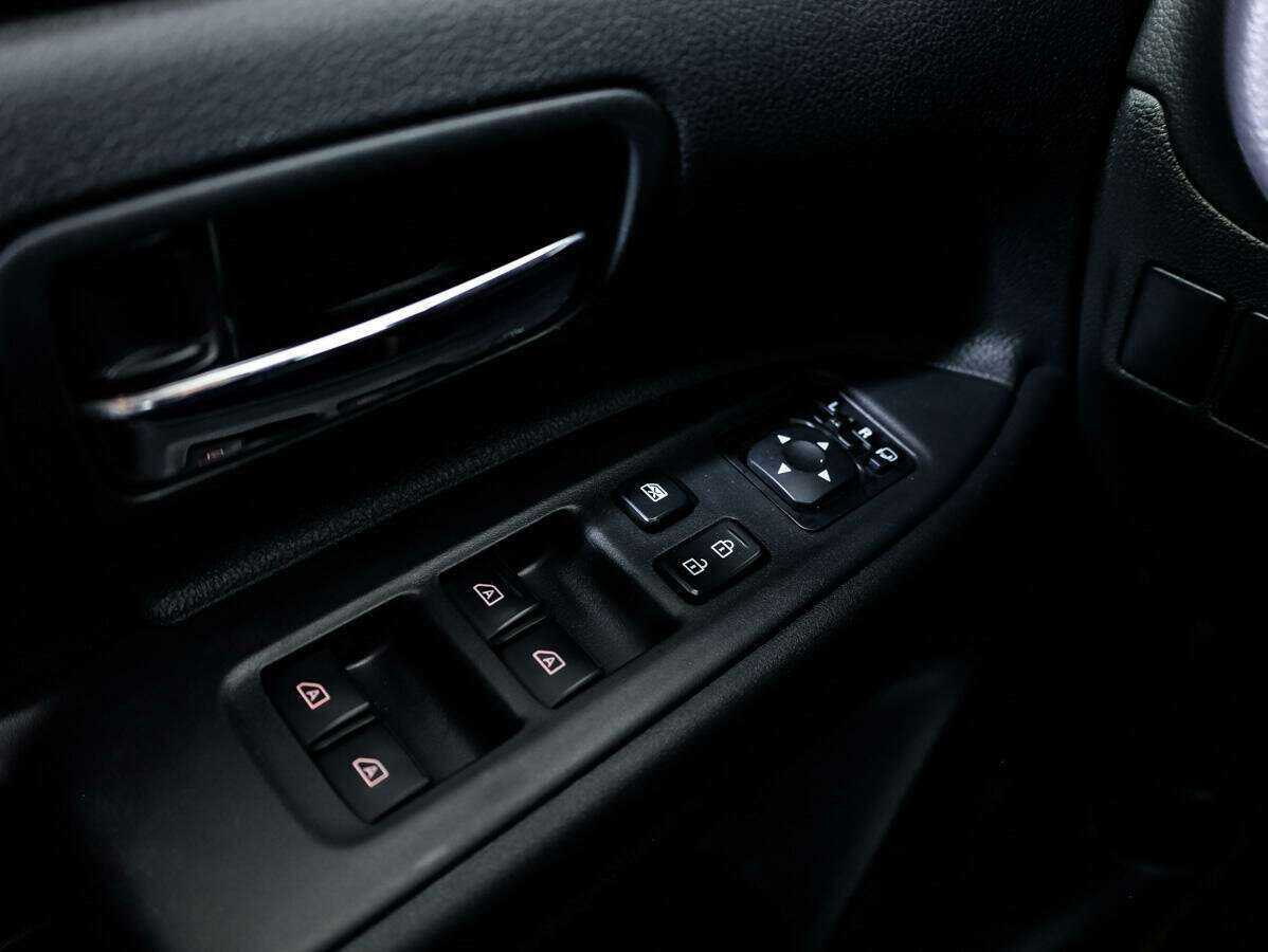 Б/У Митсубиши Оутлэндер 2018 года. Фото: #24