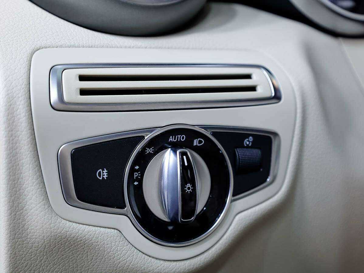 Б/У Мерседес-Бенц Ц-Класс 2015 года. Фото: #18