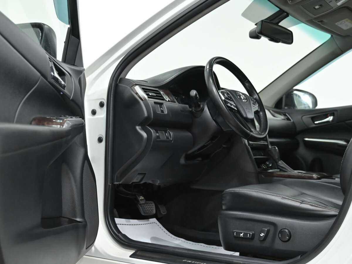 Б/У Тойота Камри 2017 года. Фото: #4