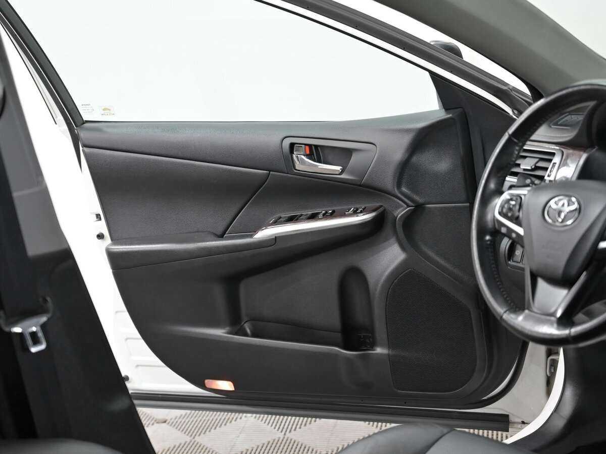 Б/У Тойота Камри 2017 года. Фото: #10