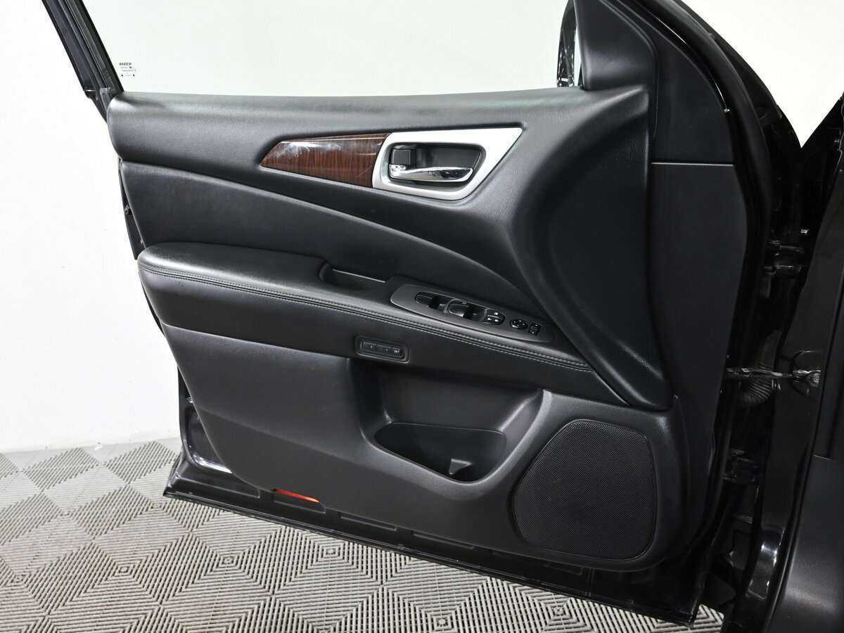 Б/У Ниссан Патфайндер 2015 года. Фото: #9