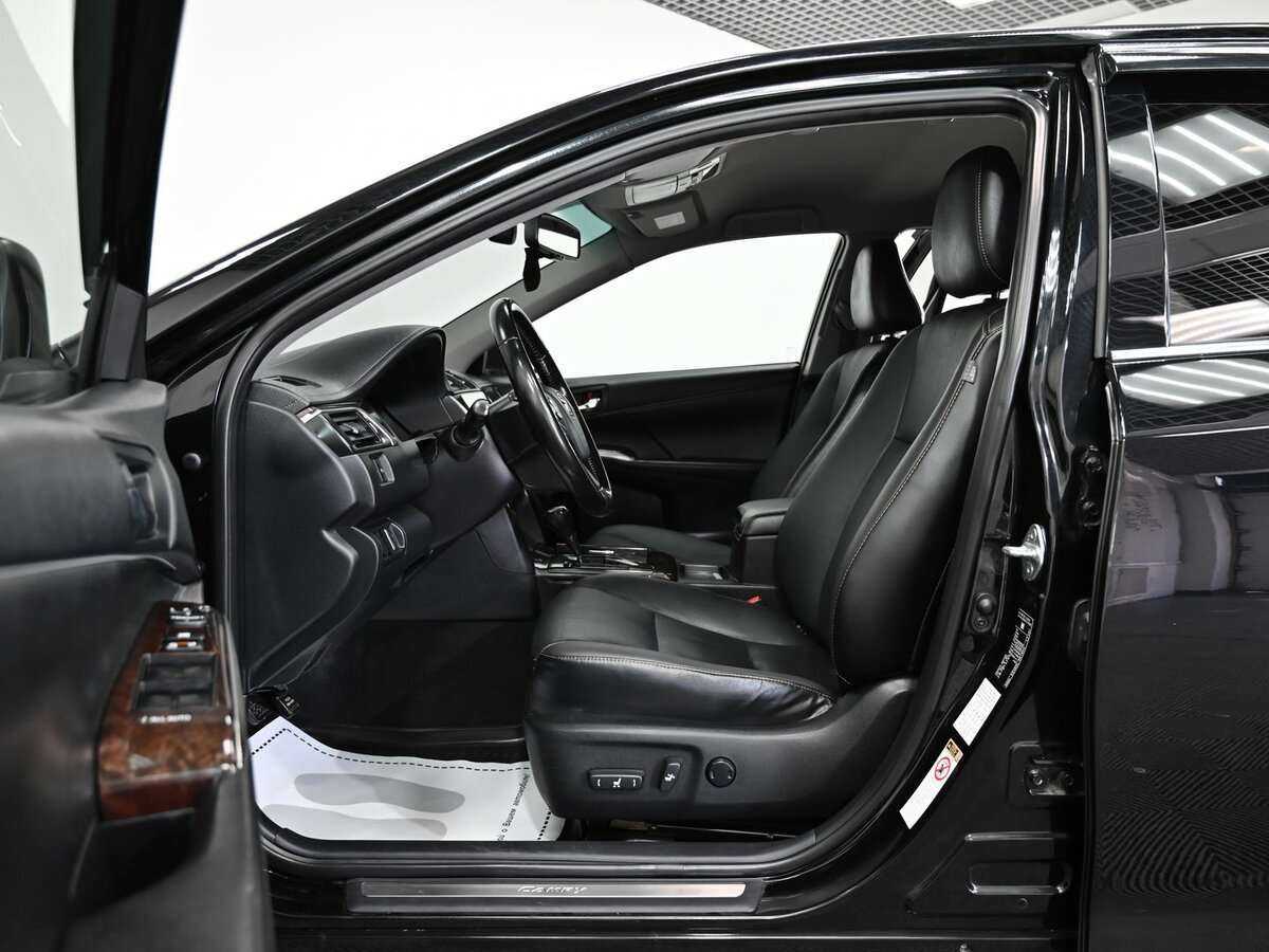 Б/У Тойота Камри 2015 года. Фото: #4